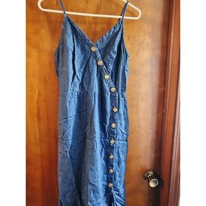 Midi length denim dress with wooden buttons